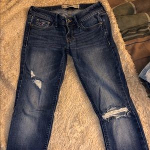 Distressed/ripped skinny jeans
